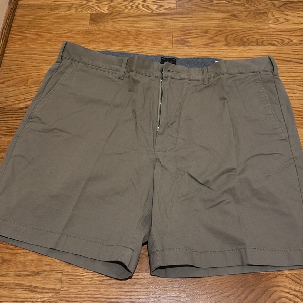 J. Crew Classic Short size 38 W, 7”